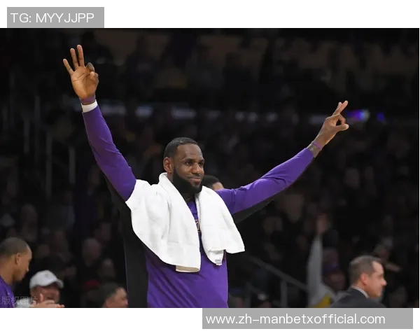 锡安上半场表现抢眼15分钟内贡献8分9板3助3断2帽展现实力