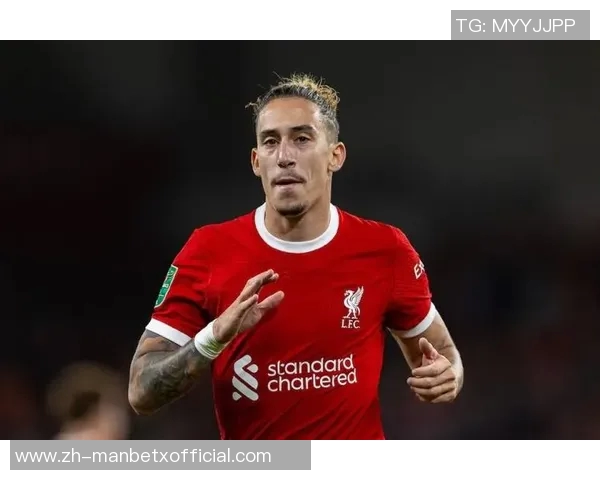 齐米卡斯精准直塞助攻弗格森突破防线可惜禁区内被拦截