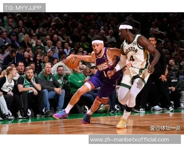 布克单骑难救主全场最高32分难阻对手逆袭第三节独得19分表现耀眼